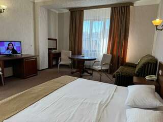 Гостиница Аврора Краснодар Улучшенный номер с кроватью размера «king-size» или 2 отдельными кроватями-14