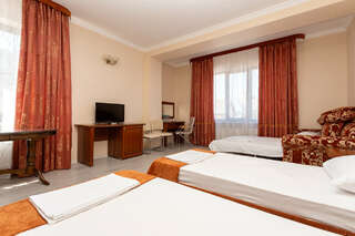 Гостиница Аврора Краснодар Улучшенный номер с кроватью размера «king-size» или 2 отдельными кроватями-15