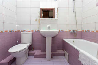 Гостиница Аврора Краснодар Улучшенный номер с кроватью размера «king-size» или 2 отдельными кроватями-12