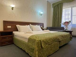 Гостиница Аврора Краснодар Улучшенный номер с кроватью размера «king-size» или 2 отдельными кроватями-8