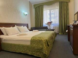 Гостиница Аврора Краснодар Улучшенный номер с кроватью размера «king-size» или 2 отдельными кроватями-2