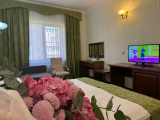 Гостиница Аврора Краснодар Улучшенный номер с кроватью размера «king-size» или 2 отдельными кроватями-10