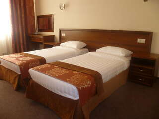 Гостиница Аврора Краснодар Улучшенный номер с кроватью размера «king-size» или 2 отдельными кроватями-9