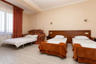 Гостиница Аврора Краснодар Улучшенный номер с кроватью размера «king-size» или 2 отдельными кроватями-4