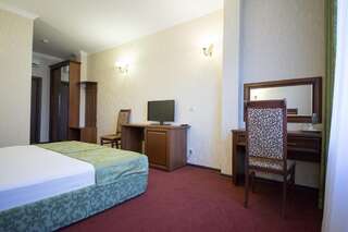 Гостиница Аврора Отель Краснодар Стандартный двухместный номер с 1 кроватью или 2 отдельными кроватями-10