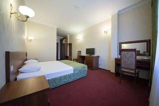 Гостиница Аврора Отель Краснодар Стандартный двухместный номер с 1 кроватью или 2 отдельными кроватями-1
